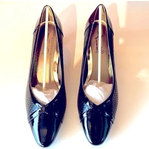 Black Patent Leather Pumps Hush Puppies Soft Style 2.5” Heel Size 8.5 New In Box